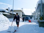 インターアクトクラブと野球部が雪かきボランティア