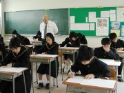 国語の問題に取り組む中学アドバンスの生徒たち