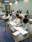 勉強する生徒たち